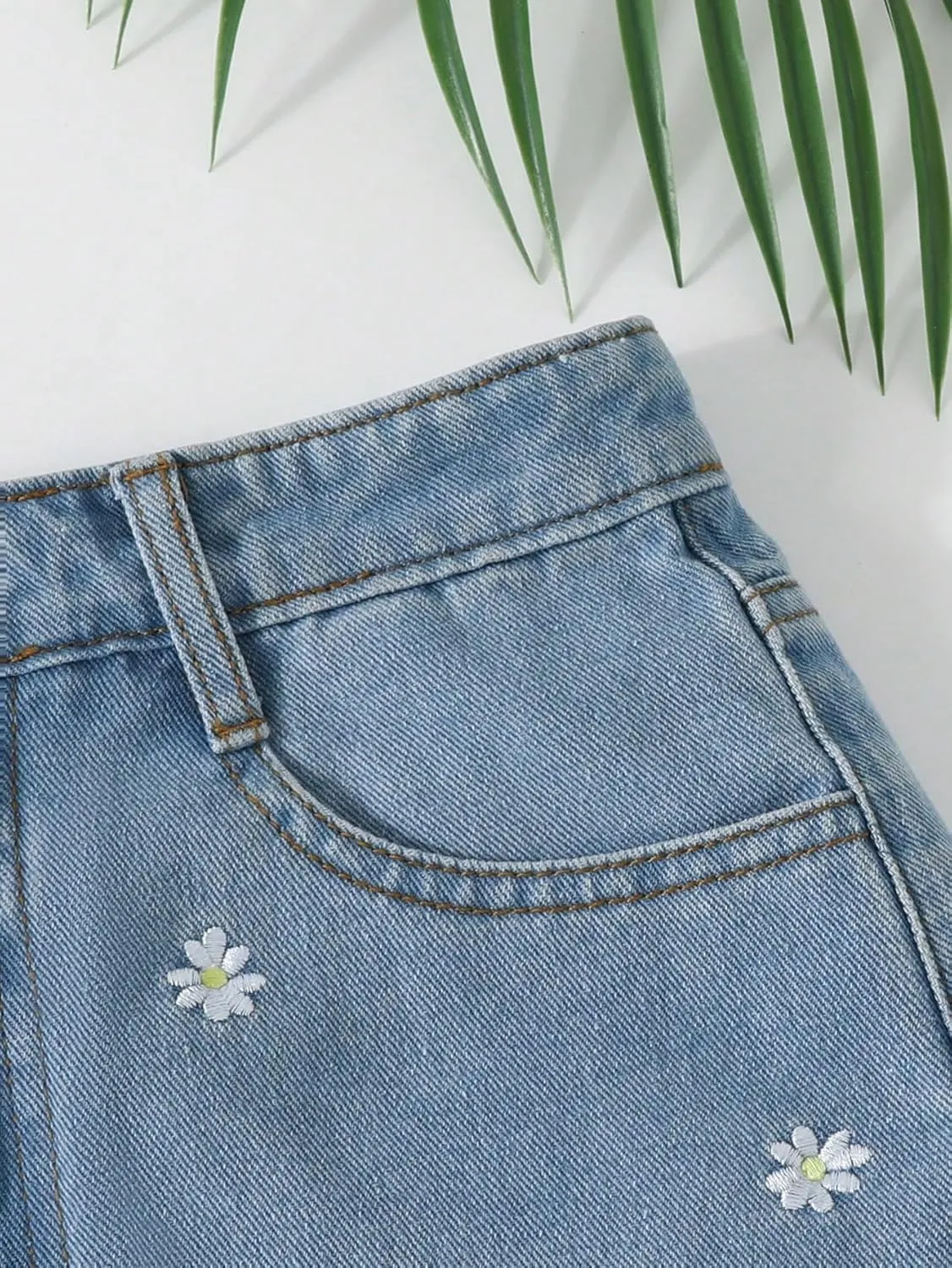 WDIRARA Girl's Floral Embroidery High Waisted Denim Shorts Roll Up Hem Jean Shorts